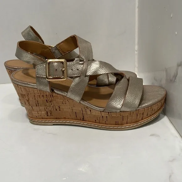 Franco Sarto Gold Wedges - Picture 4 of 9